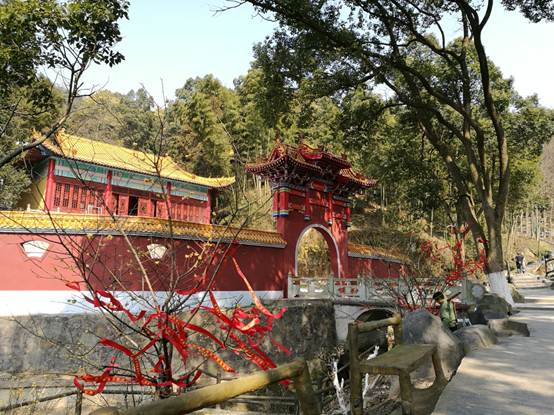 2月24日,游人在南昌市灣里管理局太陽(yáng)谷景區(qū)游覽(無(wú)人機(jī).